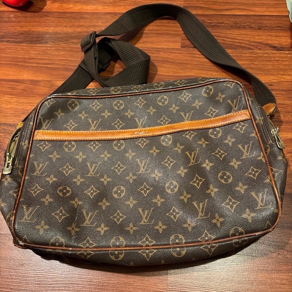 Louis Vuitton Monogram Canvas Messenger Bag